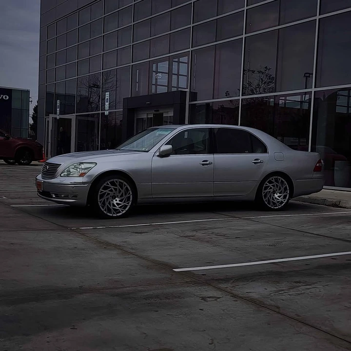 2004 Lexus LS 3rd Gen - Image 2 of 8
