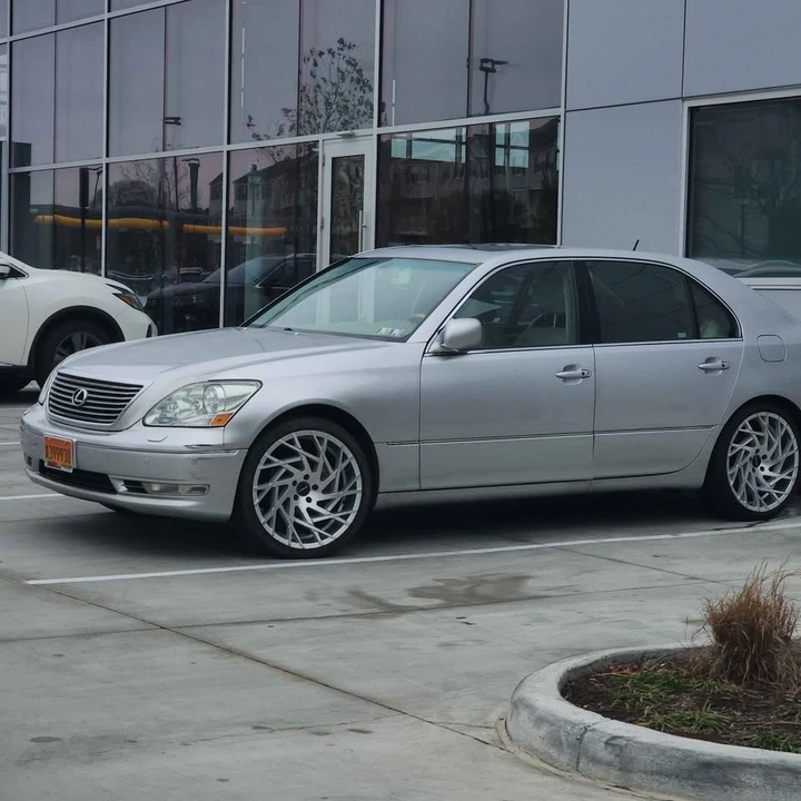 2004 Lexus LS 3rd Gen - Image 4 of 8