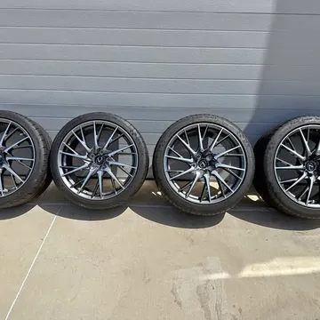Lexus RC-F Wheels and Tires
