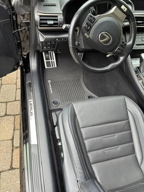 2016 Lexus RC - Image 20 of 22