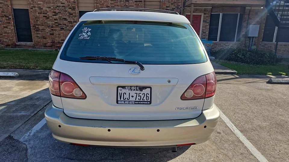 1999 Lexus RX 1st Gen - Image 5 of 10
