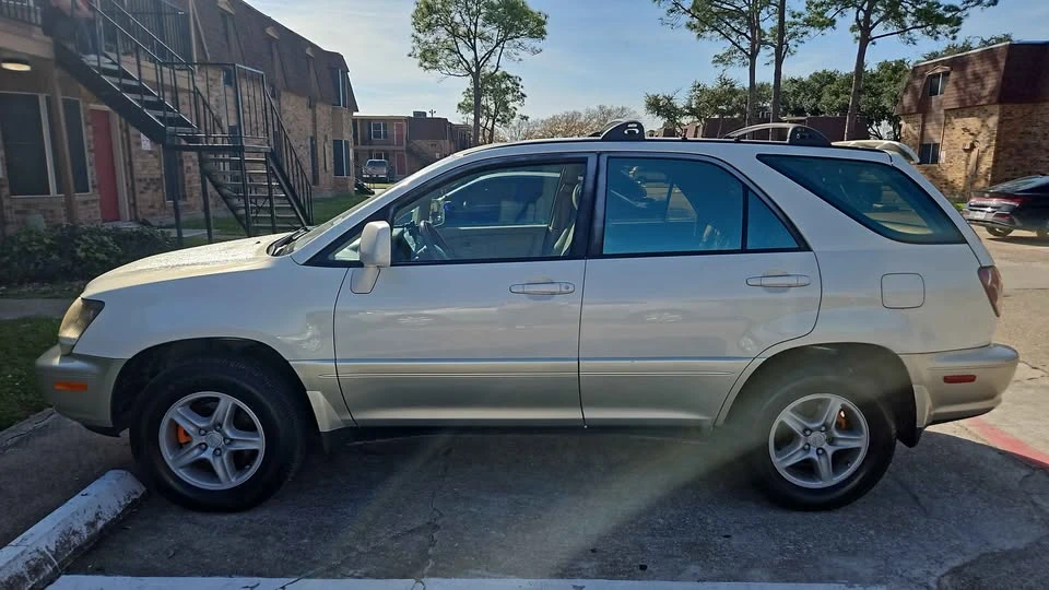 1999 Lexus RX 1st Gen - Image 4 of 10