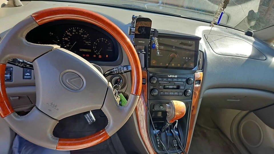 1999 Lexus RX 1st Gen - Image 7 of 10