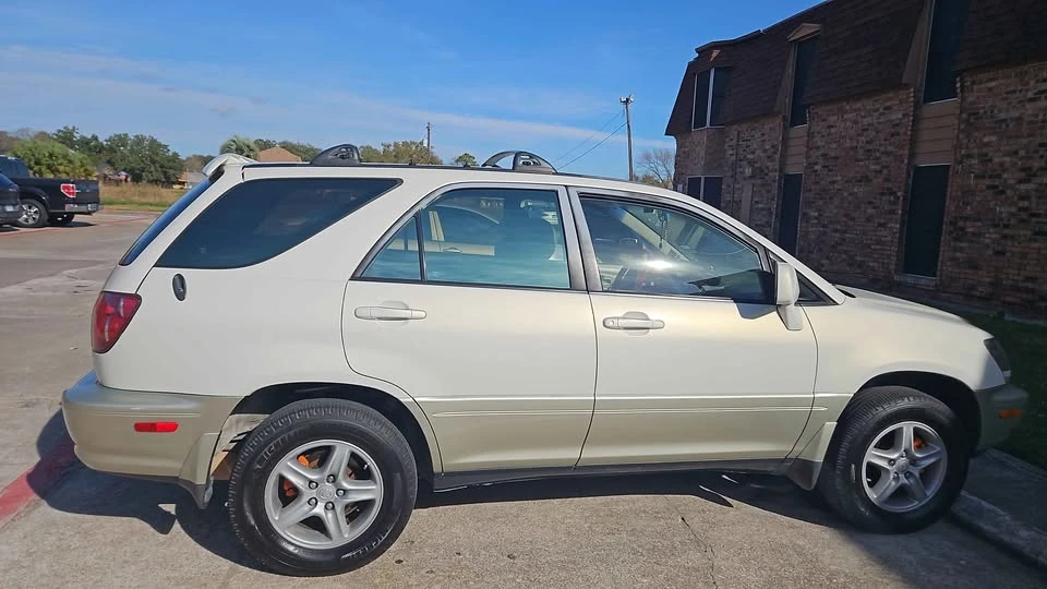1999 Lexus RX 1st Gen - Image 10 of 10