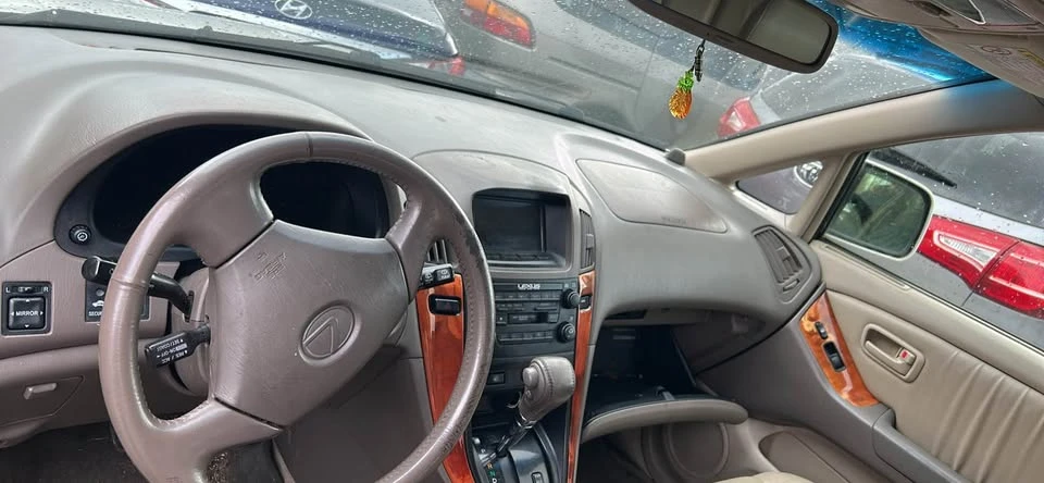 1999 Lexus RX 1st Gen - Image 2 of 3