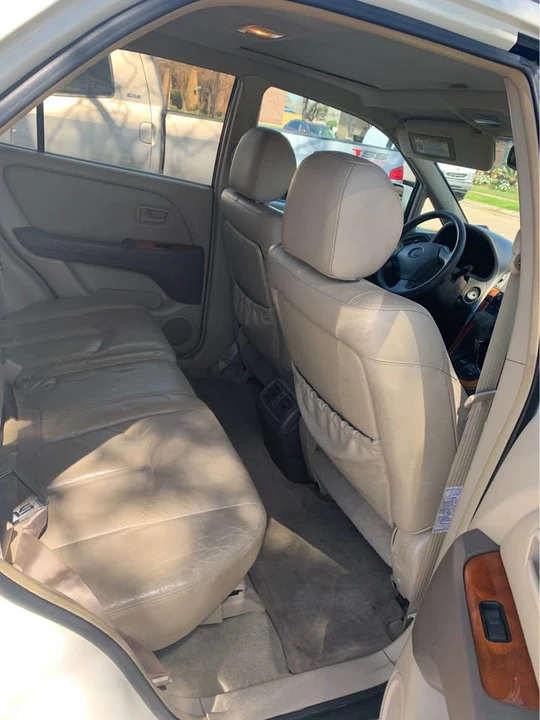 2000 Lexus RX 1st Gen - Image 2 of 3