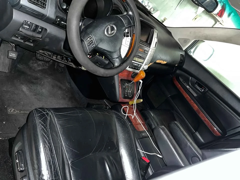 2004 Lexus RX 2nd Gen - Image 5 of 9