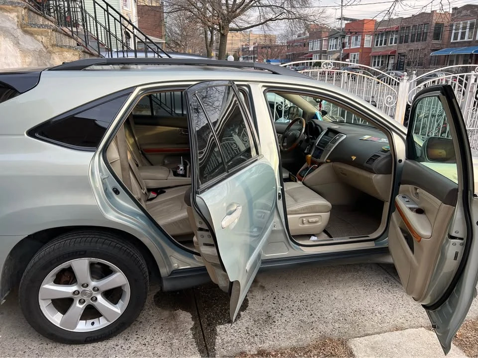 2005 Lexus RX 2nd Gen - Image 2 of 4
