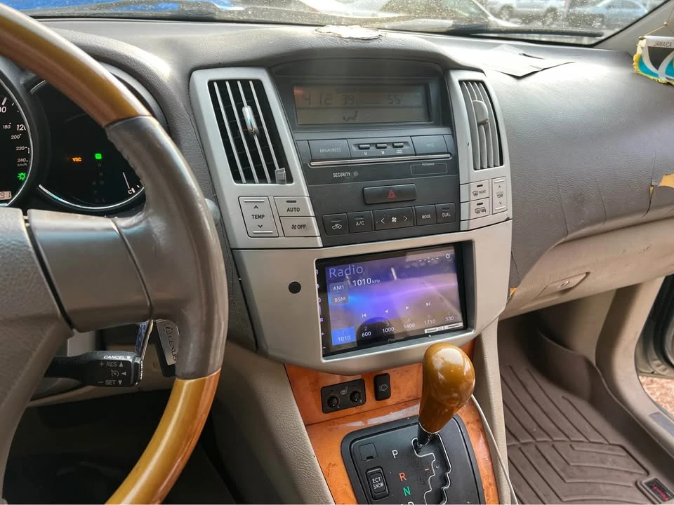 2005 Lexus RX 2nd Gen - Image 3 of 4