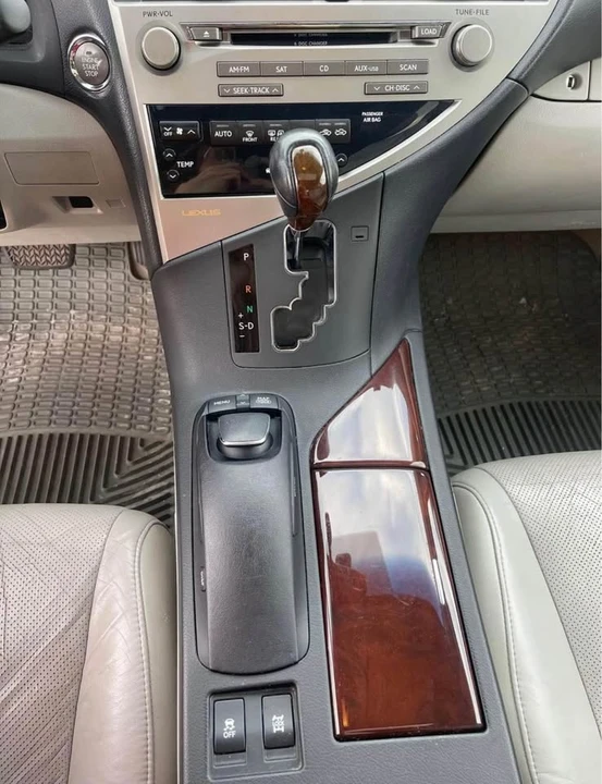 2010 Lexus RX 3rd Gen - Image 5 of 6
