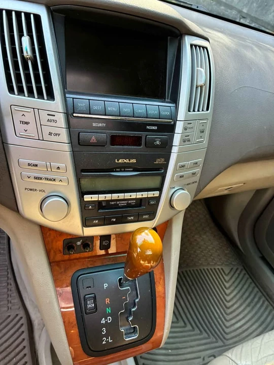 2004 Lexus RX 2nd Gen - Image 6 of 7