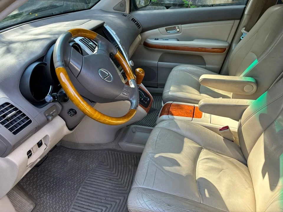2004 Lexus RX 2nd Gen - Image 7 of 7