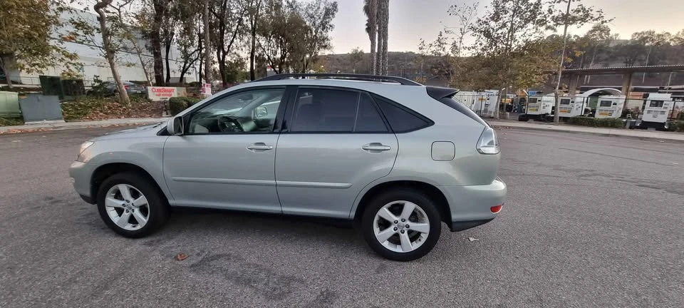 2004 Lexus RX 2nd Gen - Image 3 of 10