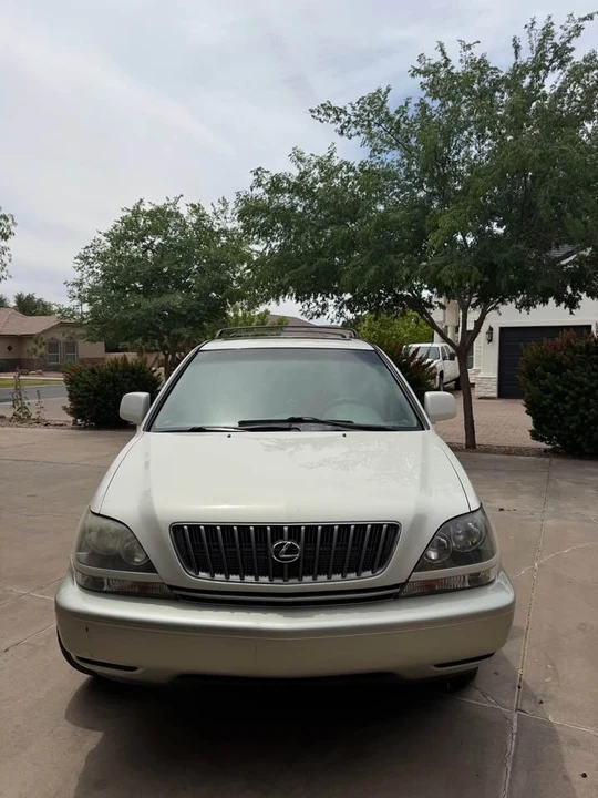 1999 Lexus RX 1st Gen - Image 3 of 10
