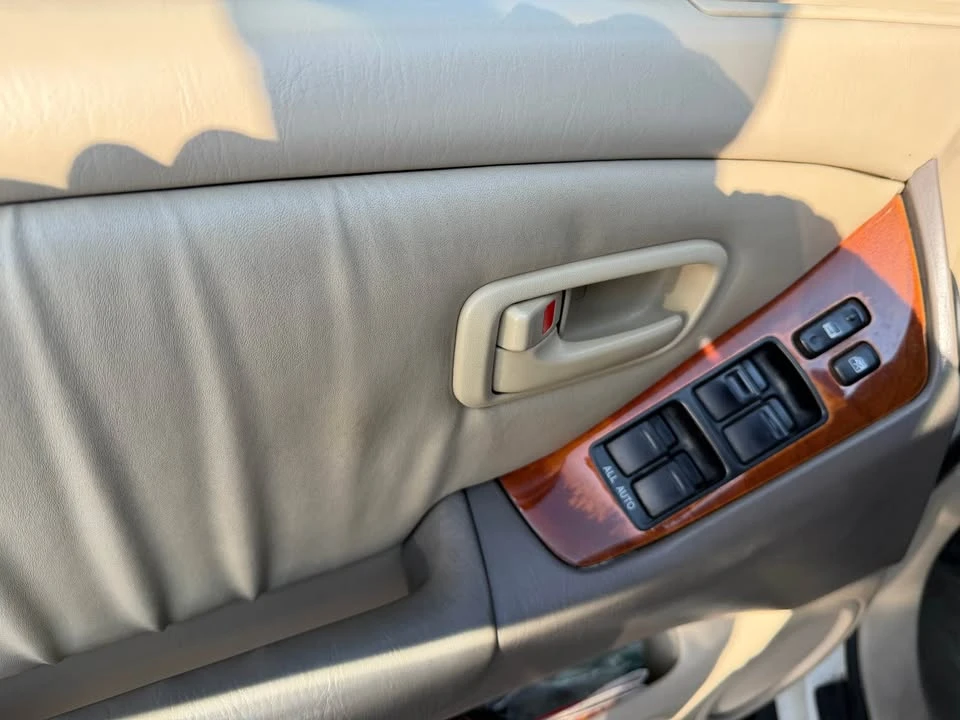 1999 Lexus RX 1st Gen - Image 6 of 10