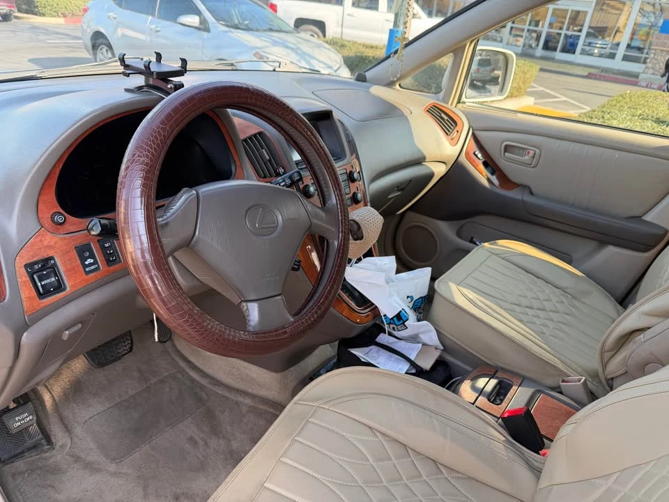 Lexus RX 1st Gen - Image 5 of 10