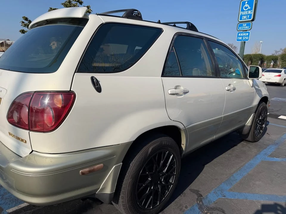 Lexus RX 1st Gen - Image 3 of 10