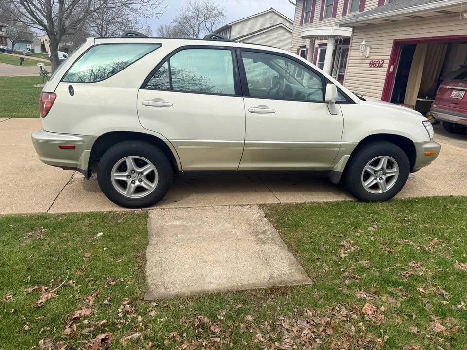 2000 Lexus RX 1st Gen - Image 2 of 8