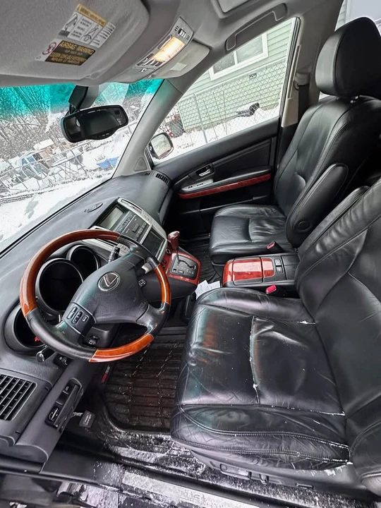 2004 Lexus RX 2nd Gen - Image 4 of 8