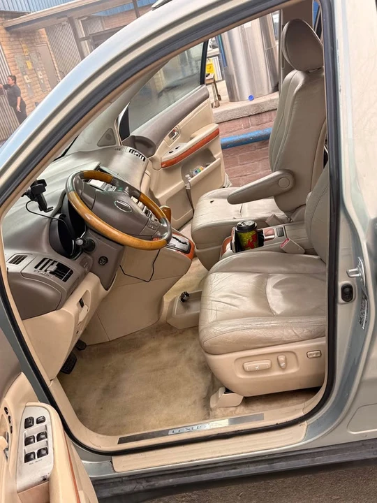 2005 Lexus RX 2nd Gen - Image 3 of 10