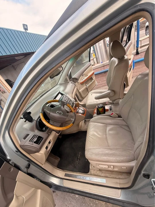 2005 Lexus RX 2nd Gen - Image 2 of 10