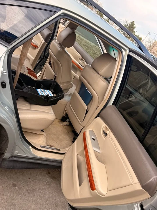 2005 Lexus RX 2nd Gen - Image 4 of 10