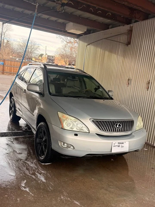 2005 Lexus RX 2nd Gen - Image 5 of 10