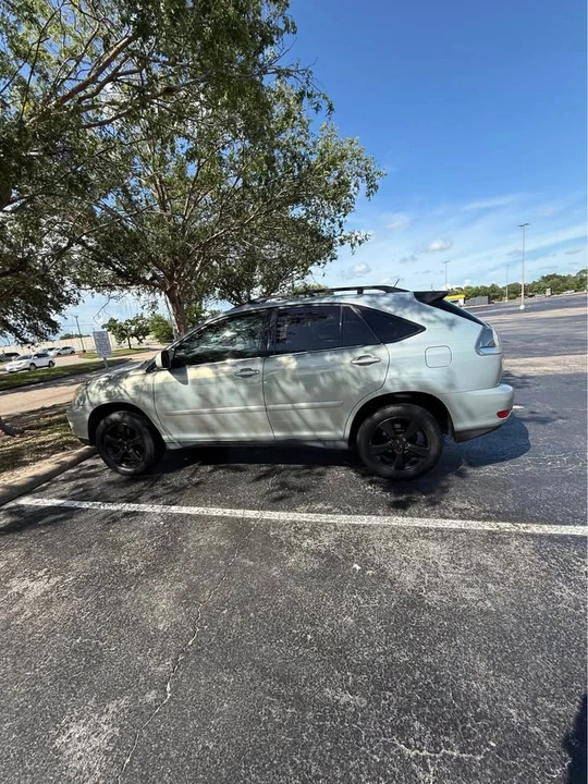 2005 Lexus RX 2nd Gen - Image 8 of 10