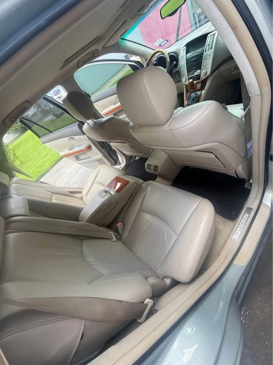 2005 Lexus RX 2nd Gen - Image 7 of 10