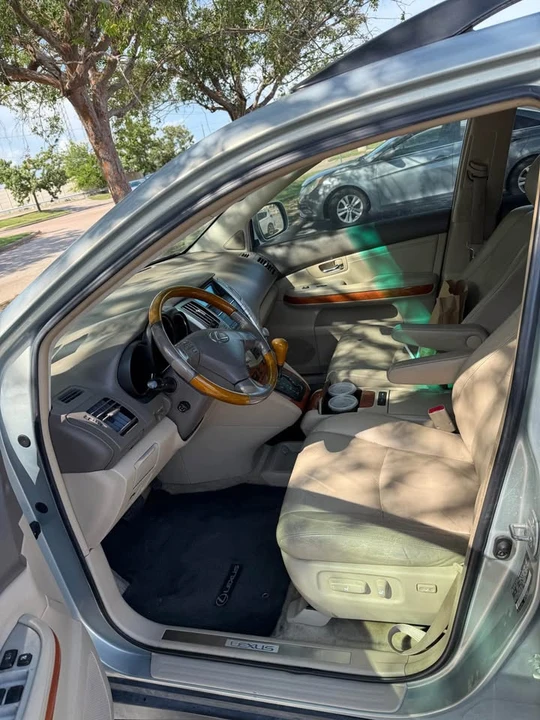 2005 Lexus RX 2nd Gen - Image 3 of 10