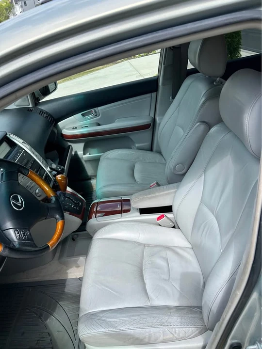 2004 Lexus RX 2nd Gen - Image 4 of 10