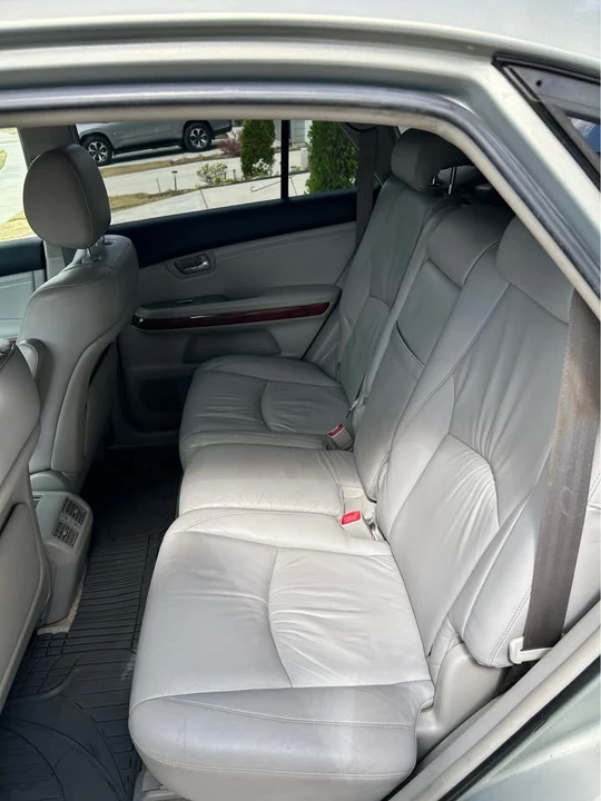 2004 Lexus RX 2nd Gen - Image 5 of 10