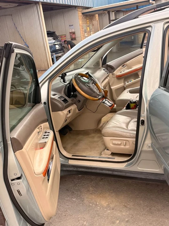 2005 Lexus RX 2nd Gen - Image 3 of 10