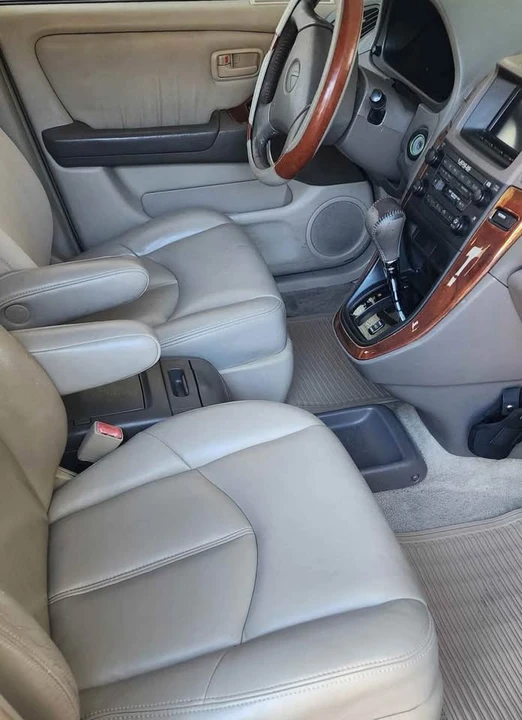 2000 Lexus RX 1st Gen - Image 2 of 2