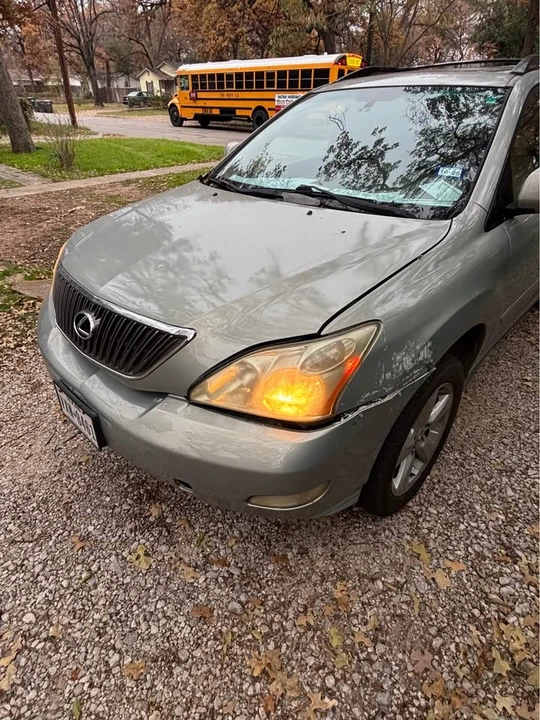 2004 Lexus RX 2nd Gen - Image 2 of 4
