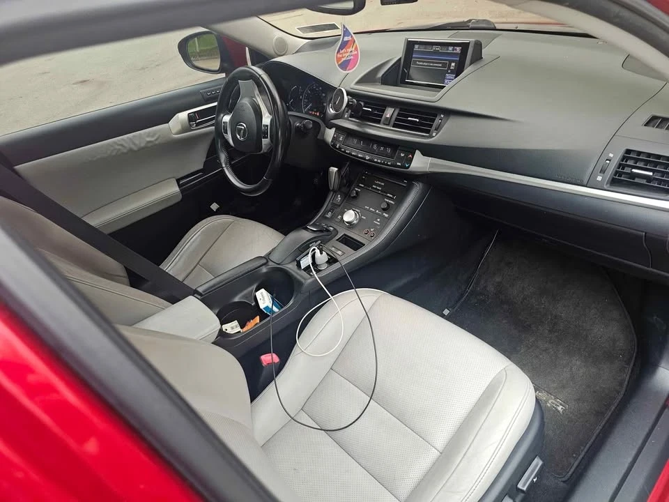 2013 Lexus CT - Image 6 of 10