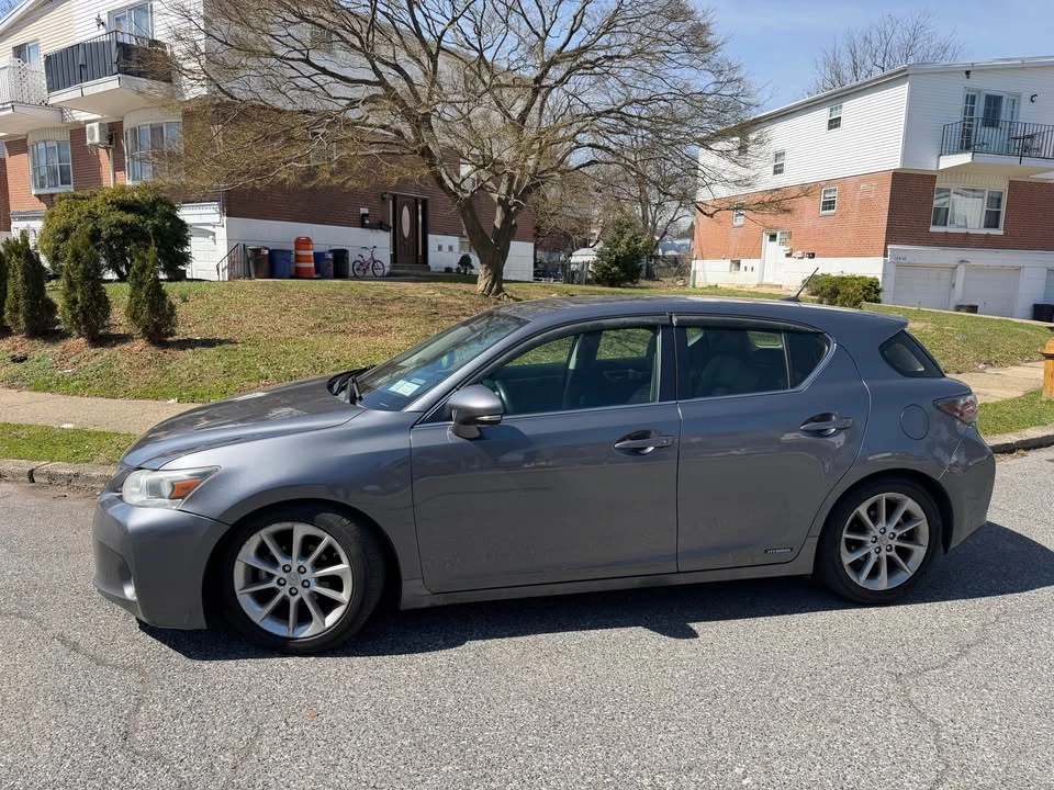 2013 Lexus CT - Image 2 of 9