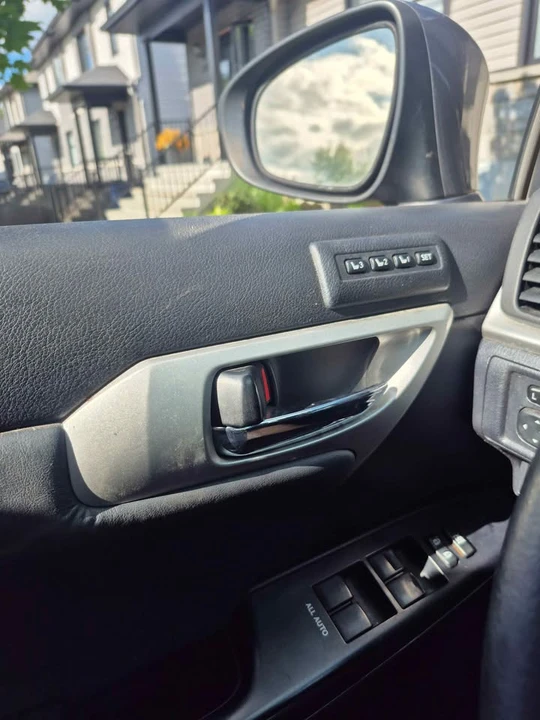 2012 Lexus CT - Image 6 of 10