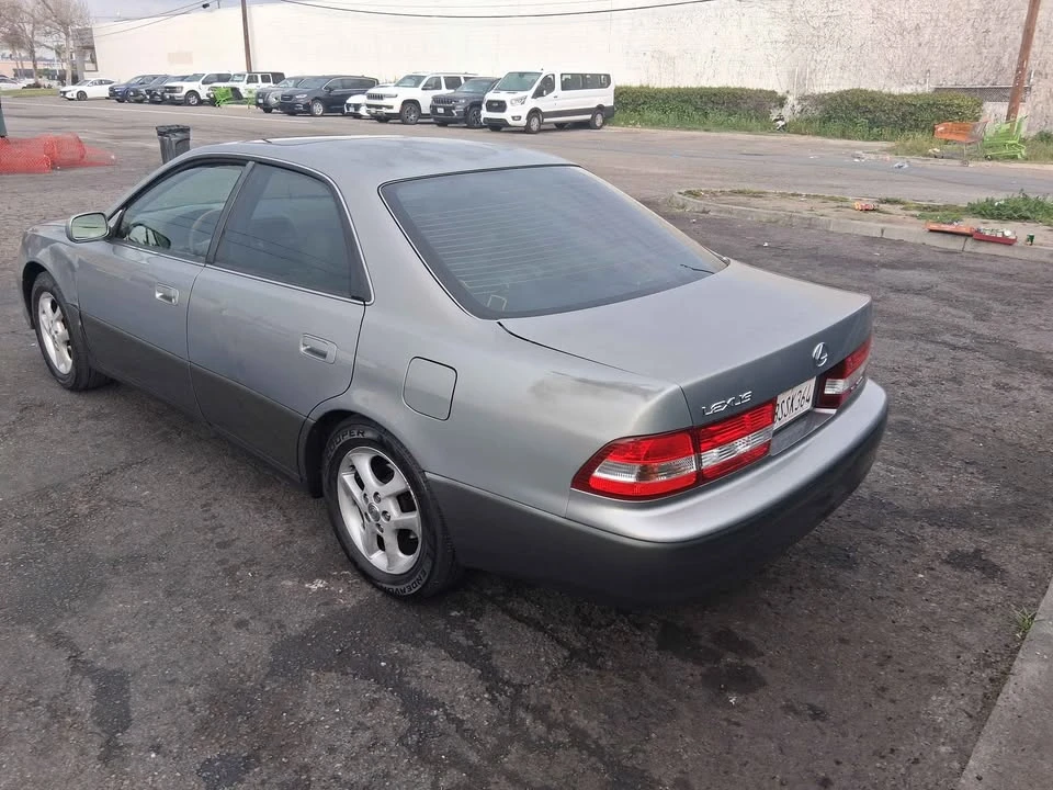 2001 Lexus ES 3rd Gen - Image 4 of 10