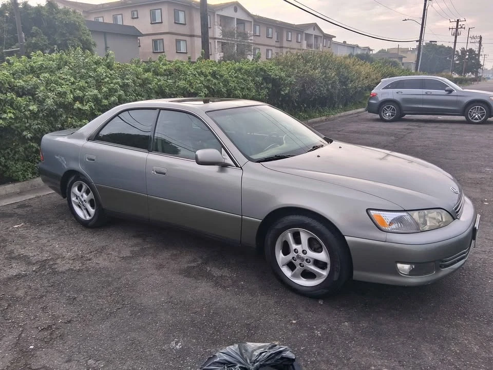 2001 Lexus ES 3rd Gen - Image 2 of 10