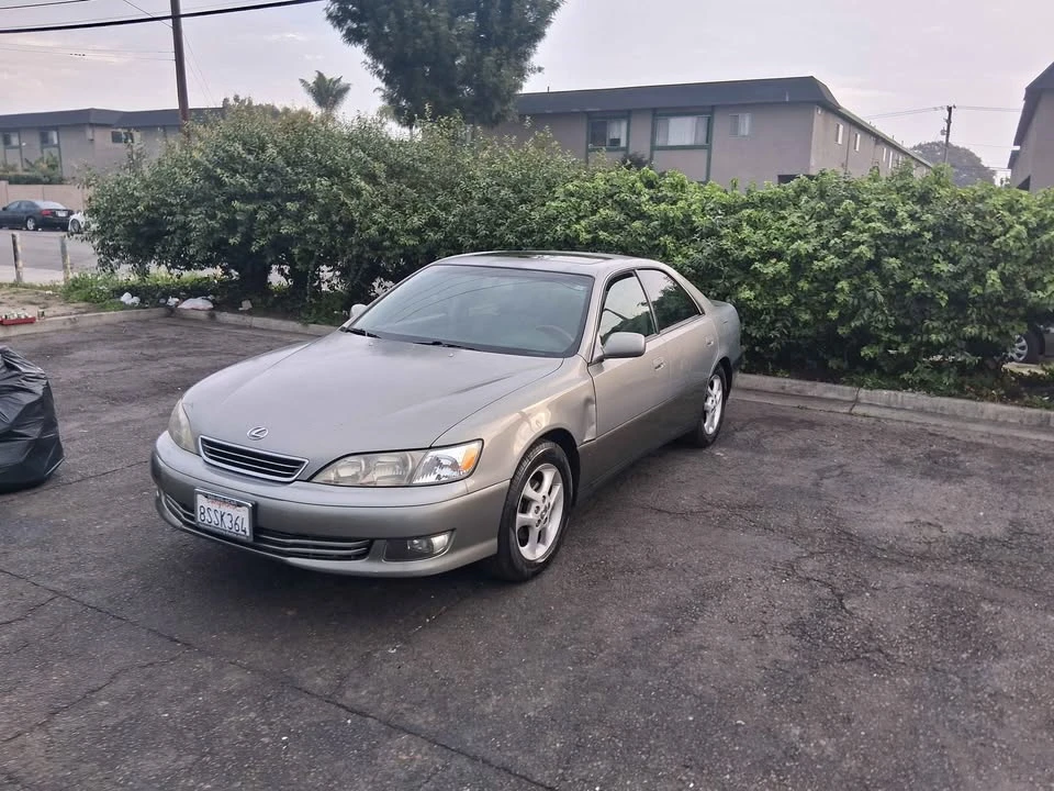 2001 Lexus ES 3rd Gen - Image 3 of 10