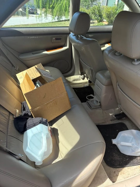 Lexus ES - Image 2 of 4