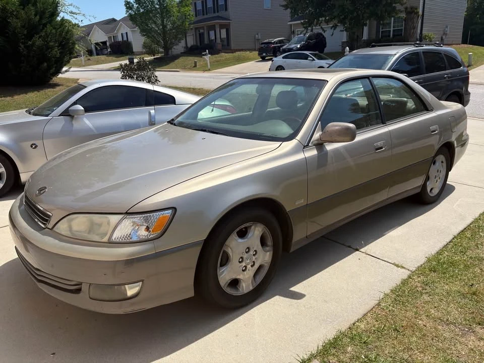 Lexus ES - Image 4 of 4