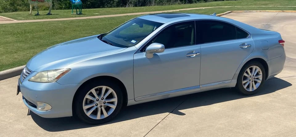 2011 Lexus ES 5th Gen - Image 3 of 8