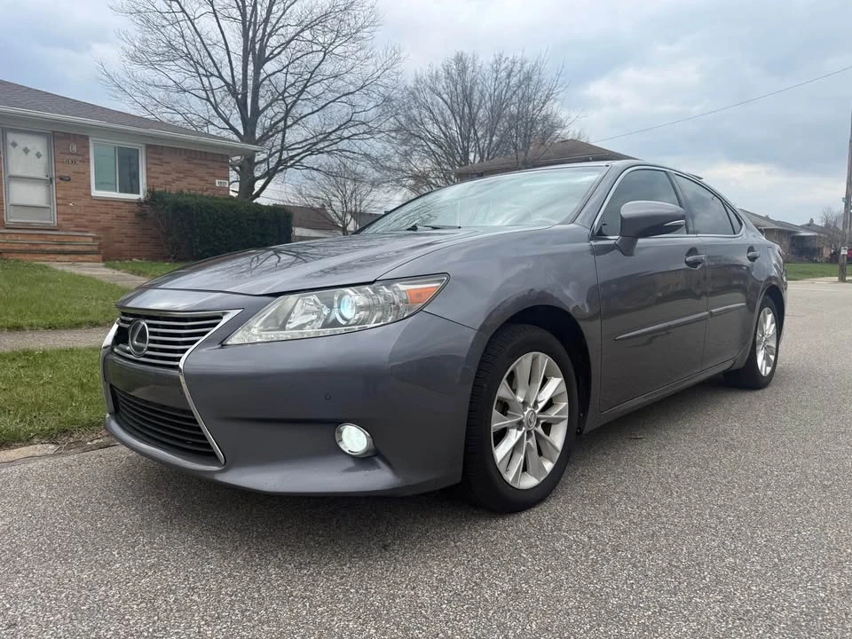 2013 Lexus ES 6th Gen - Image 6 of 7