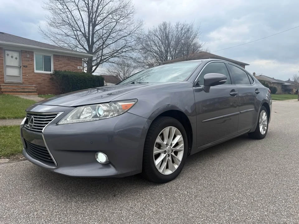 2013 Lexus ES 6th Gen - Image 7 of 7