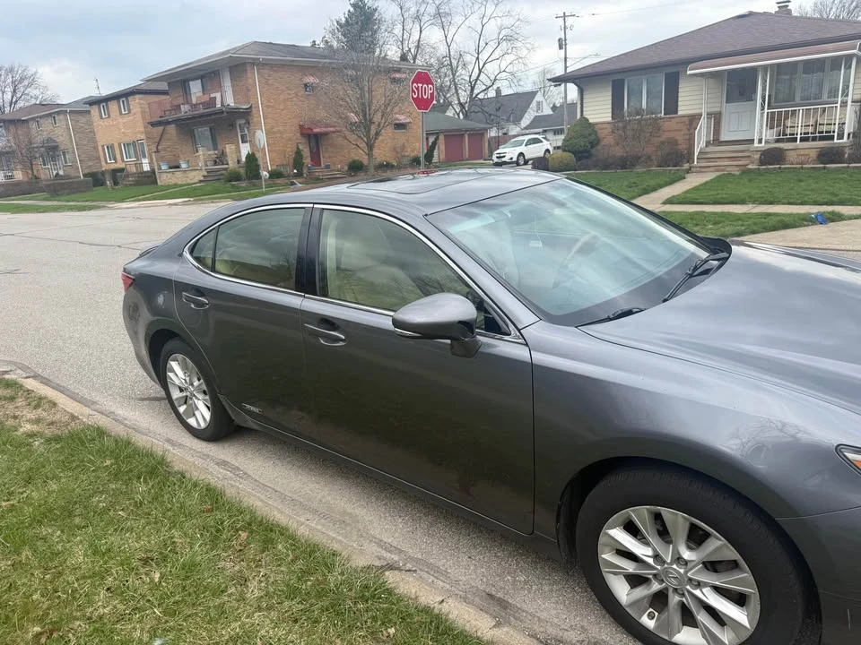 2013 Lexus ES 6th Gen - Image 4 of 7