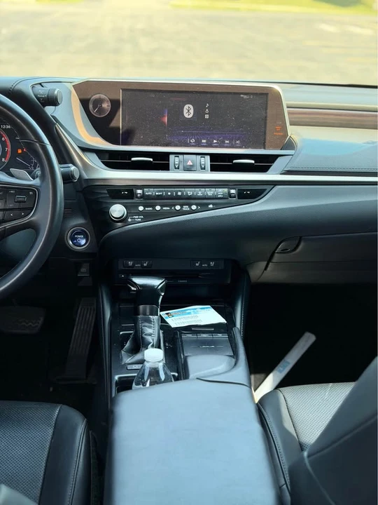 2021 Lexus ES 7th Gen - Image 7 of 10