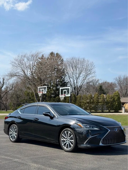 2021 Lexus ES 7th Gen - Image 2 of 10