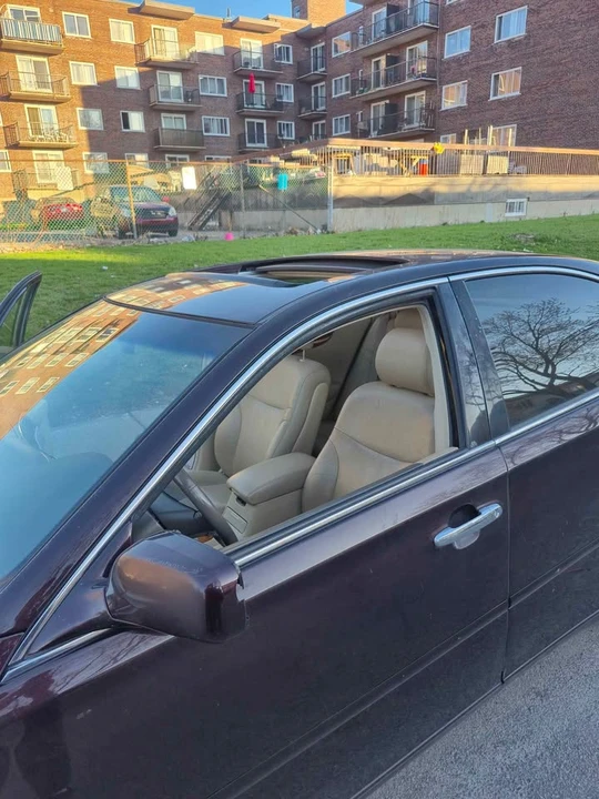 2005 Lexus ES 4th Gen - Image 9 of 10